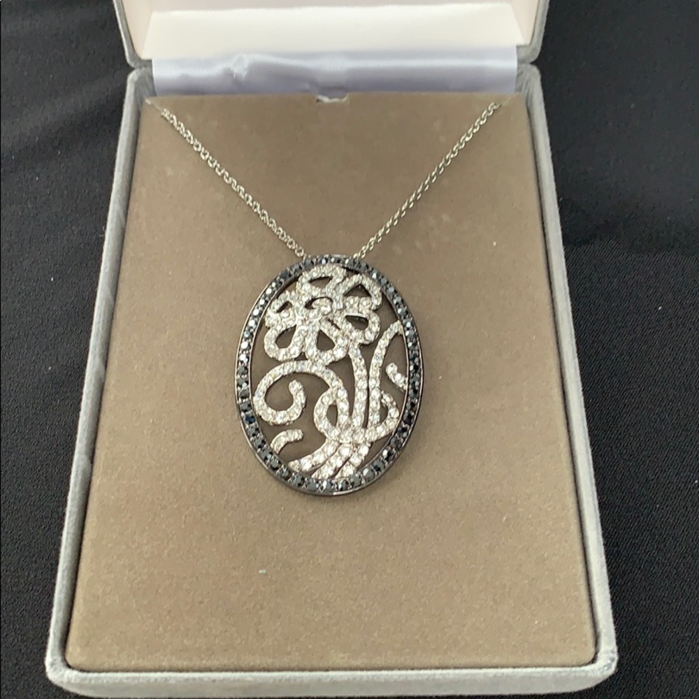 Nolan Miller pendant